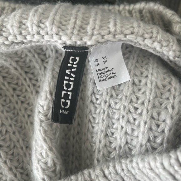 Grey Off Shoulder H&M Sweater Size XS - Picture 2 of 2